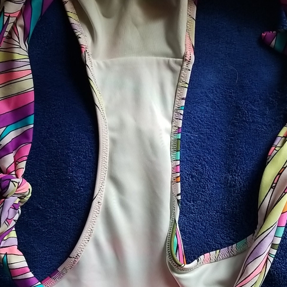 Victoria Secret - Picture 3 of 3